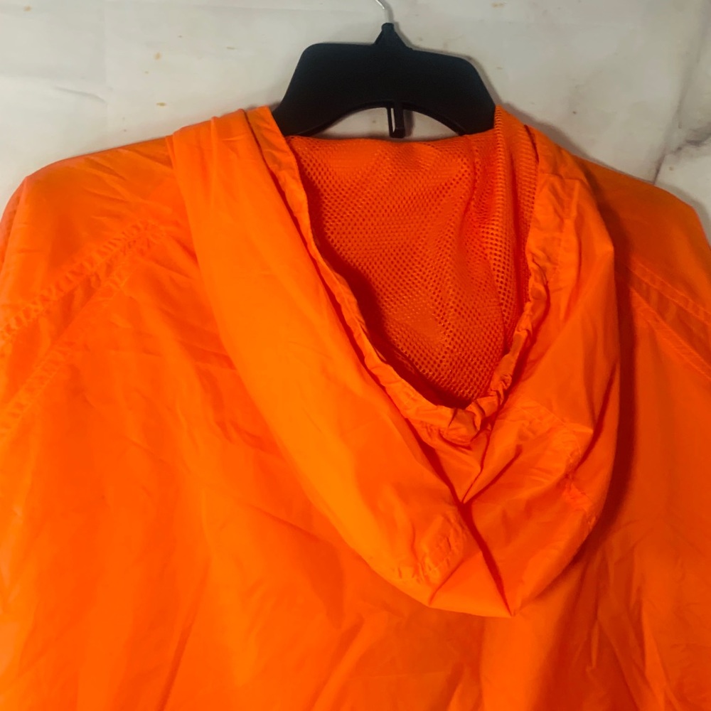 Cropped Orange windbreak - Picture 3 of 4